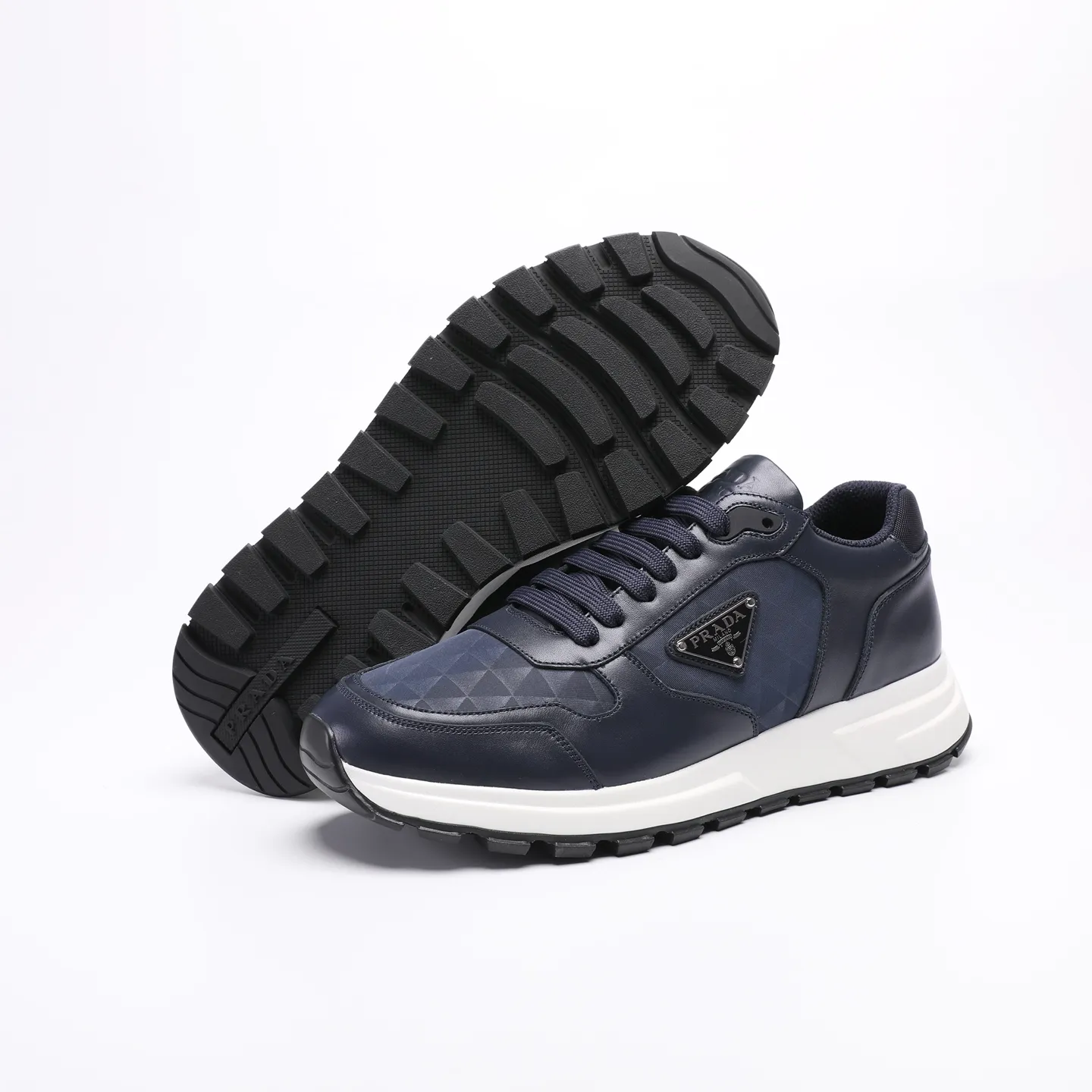 Batch 580 [PRADA] Men's shoes are popular in the counter, official website synchronization, high-quality shipments. Fabric: original cowhide with snakeskin. Lining: cowhide feet + cowhide lining. Outsole: original TPU + foam. Size: 38-46